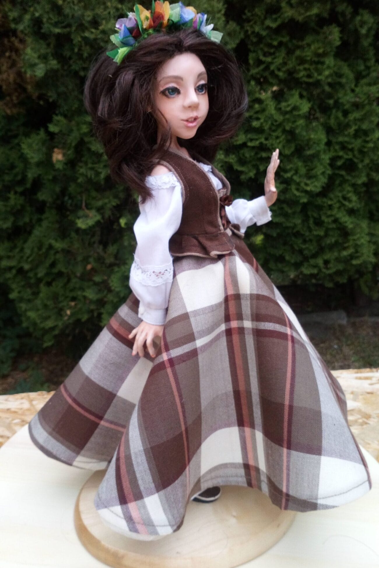 Leliu_sodas_Autorines_ranku_darbo_interjerines_leles