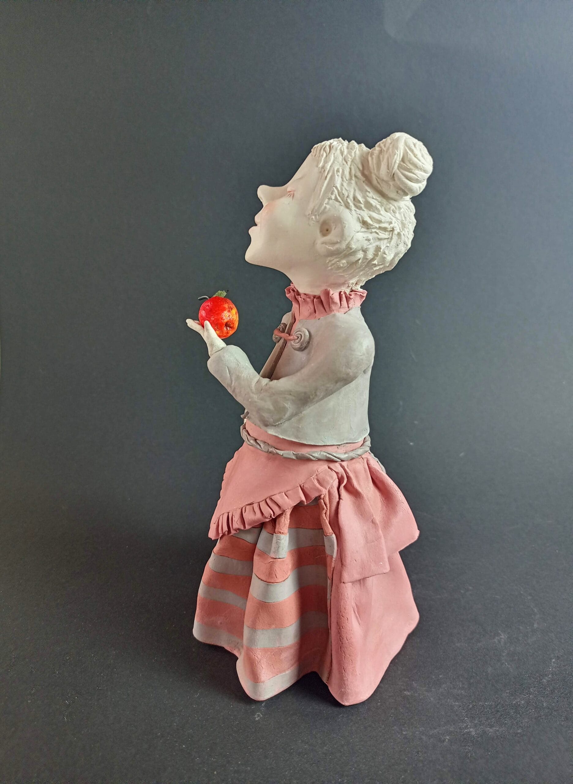 Leliu_sodas_interjerines_leles_ranku_darbo_leles_kolekcines_leles_lele_Name_statulele-1