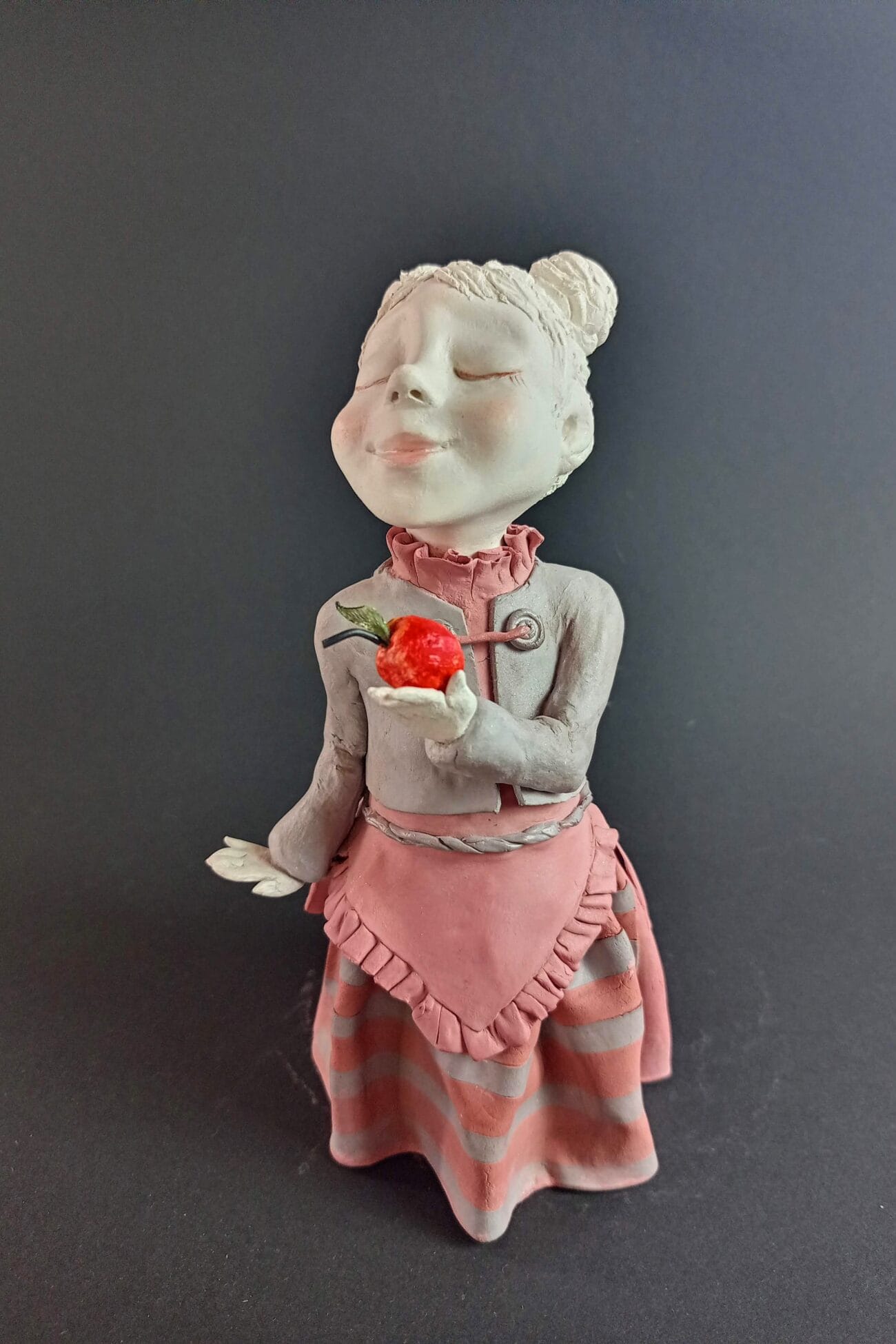 Leliu_sodas_interjerines_leles_ranku_darbo_leles_kolekcines_leles_lele_Name_statulele-1