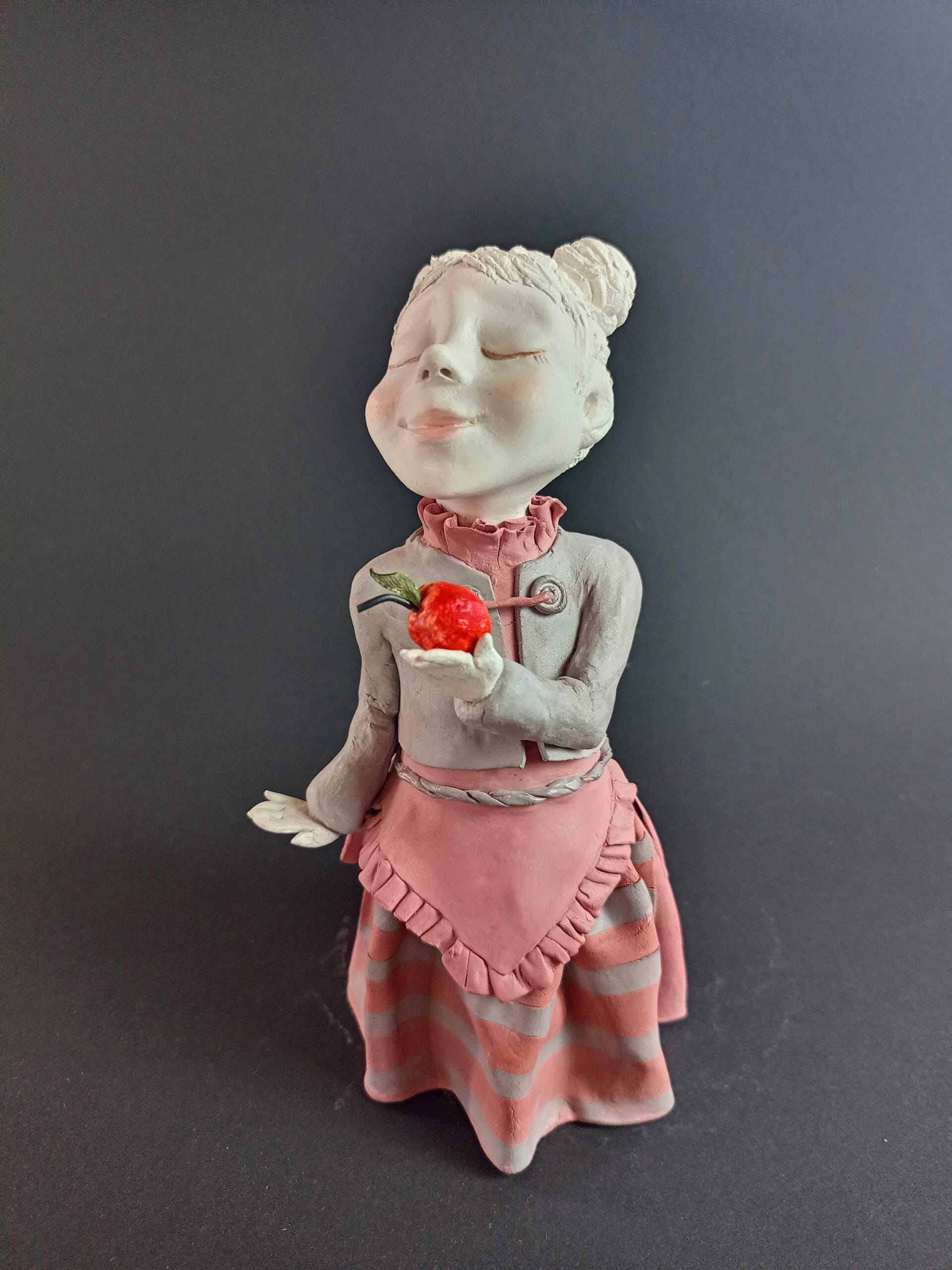 Leliu_sodas_interjerines_leles_ranku_darbo_leles_kolekcines_leles_lele_Name_statulele-1